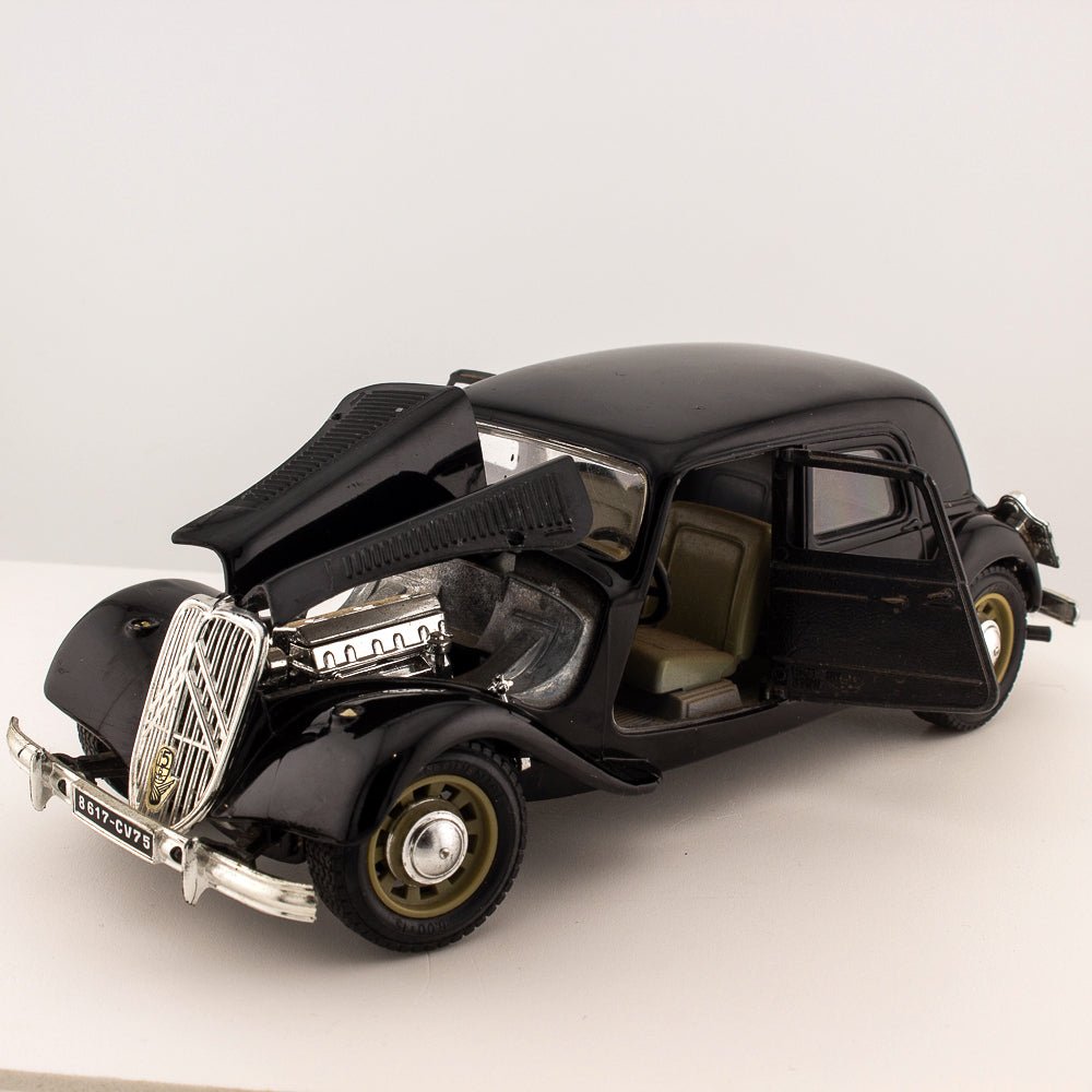 Bburago Citroen T.A. 15 CV, 1:24 Scale Diecast Good but Missing Headlights