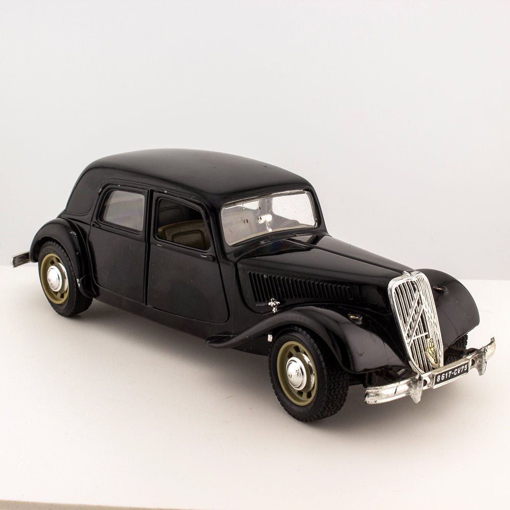 Bburago Citroen T.A. 15 CV, 1:24 Scale Diecast Good but Missing Headlights