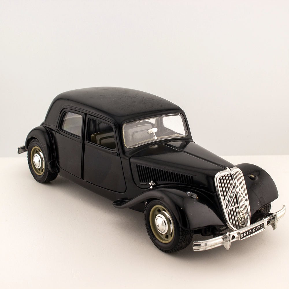 Bburago Citroen T.A. 15 CV, 1:24 Scale Diecast Very Good but Missing Headlights