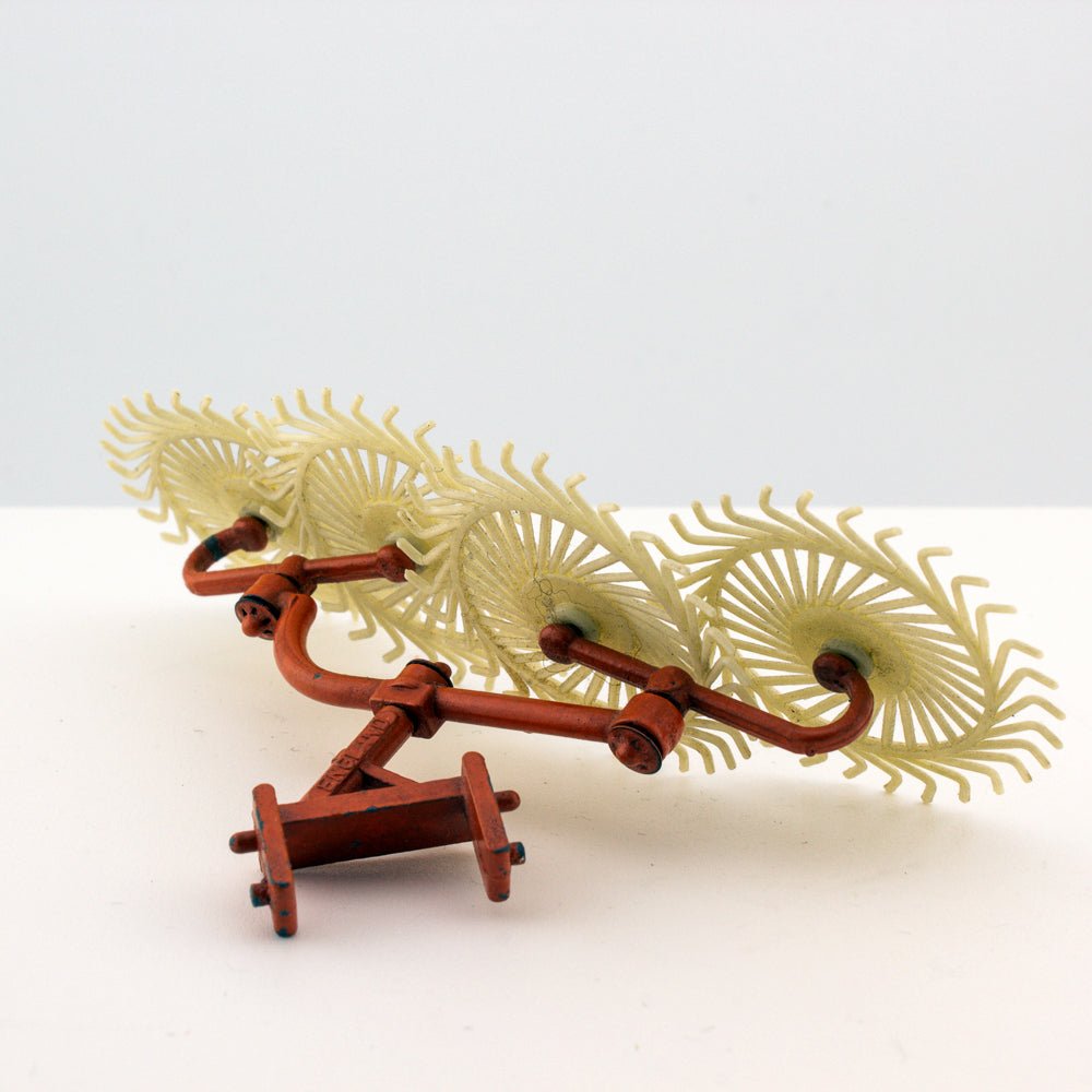 Britains 9537 Acrobat Rake, 1:32 Scale High Speed Hay Tedder, Farm Implement