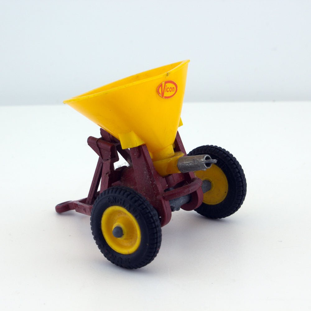 Britains 9538 Vicon Vari - Spreader, 1:32 Scale Farm Implement in Good Condition