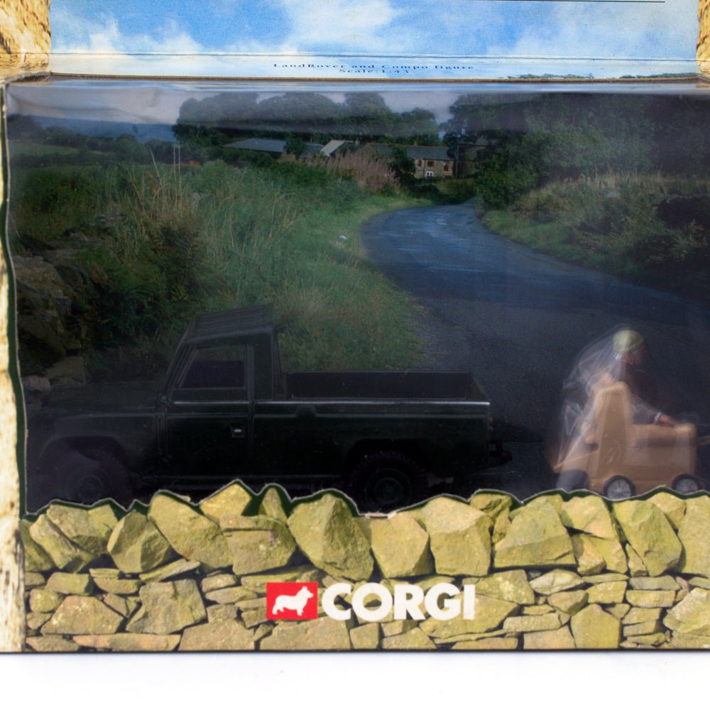 Corgi CC07403 Land Rover Last of The Summer Wine TV Series Compo Figure Boxed