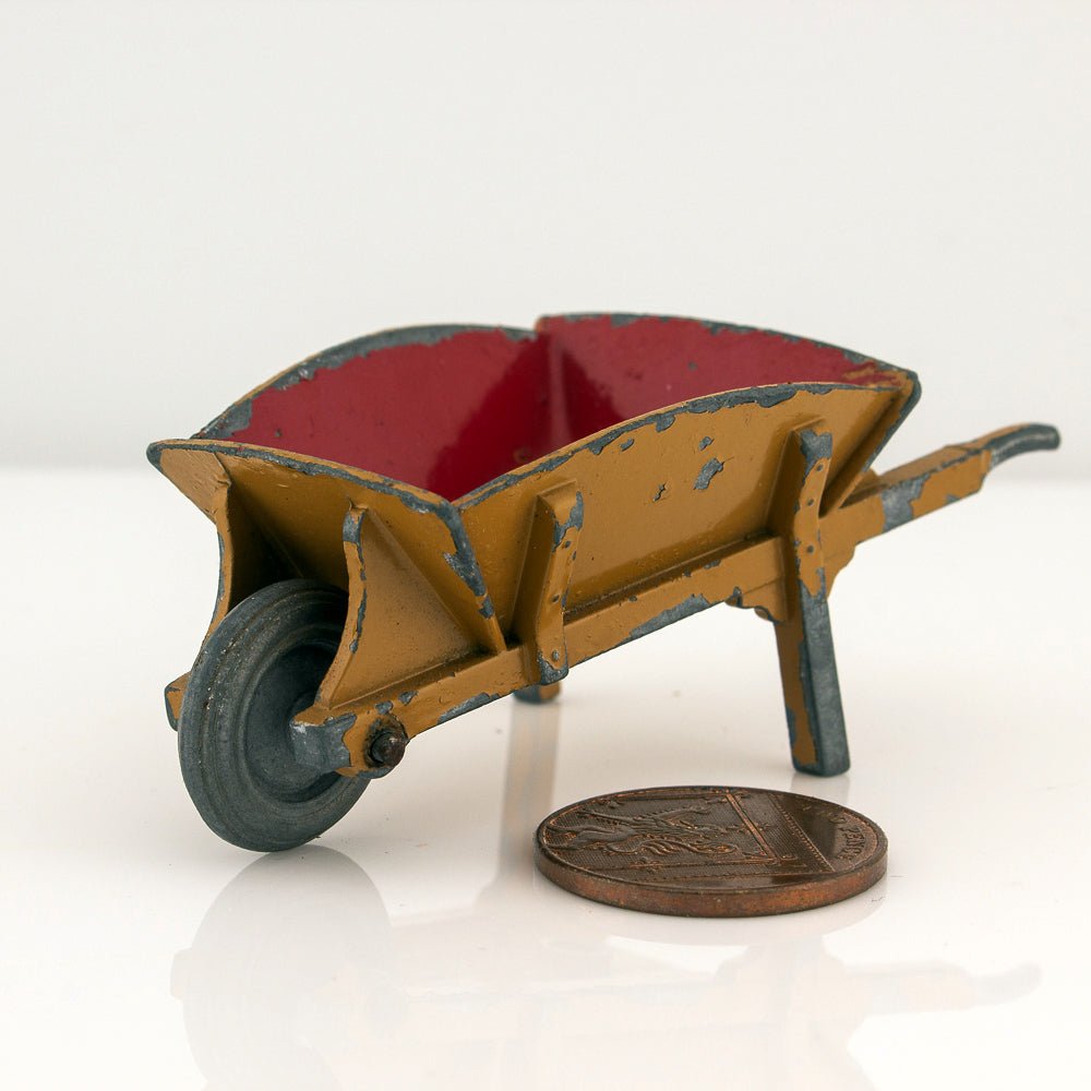 Dinky Toys 105b Wheel Barrow Farm Garden Excellent Condition