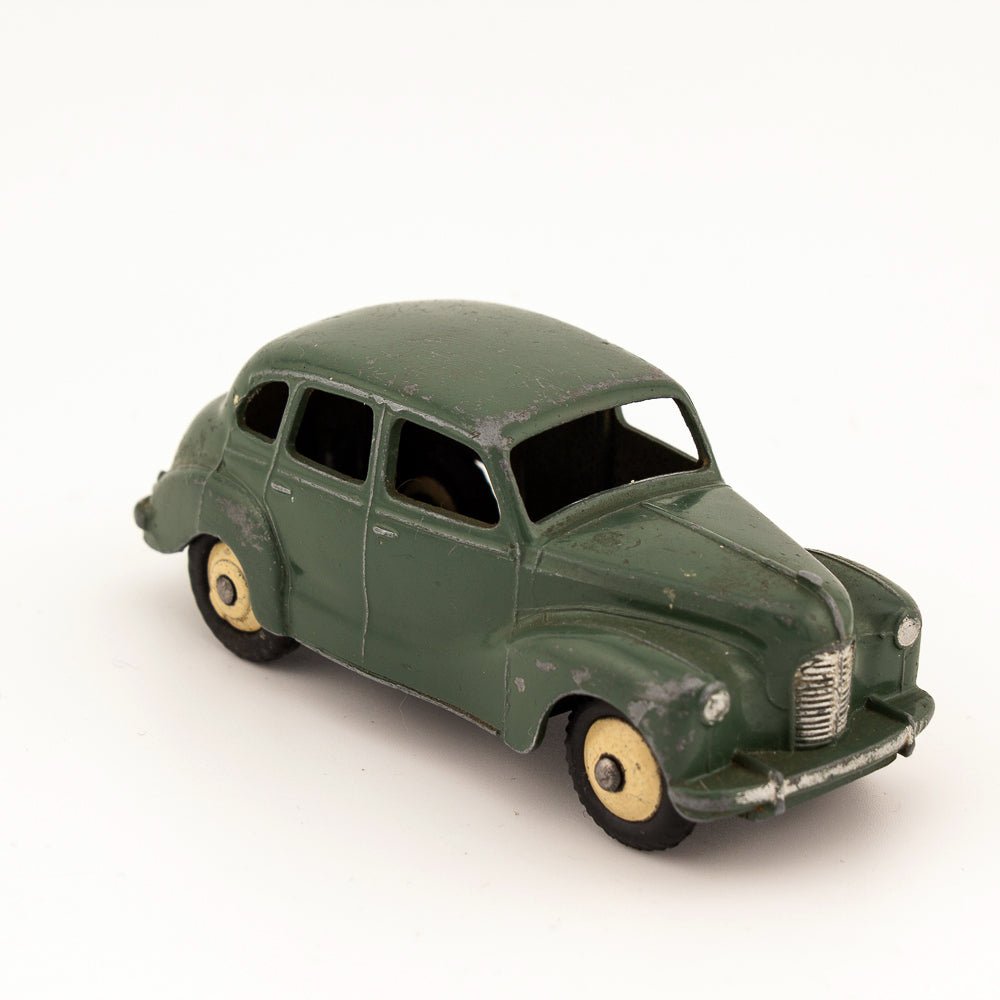 Dinky Toys 152 Austin Devon Saloon Green with Cream Hubs Excellent Diecast Model
