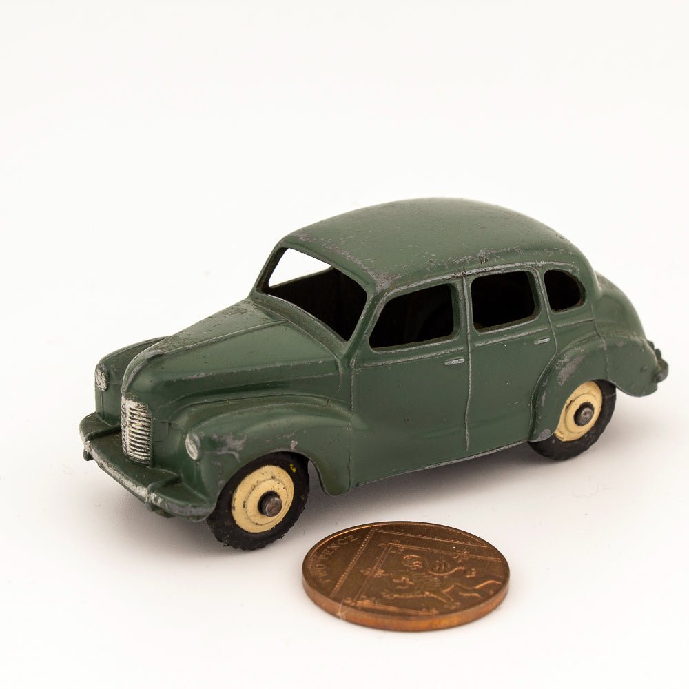 Dinky Toys 152 Austin Devon Saloon Green with Cream Hubs Excellent Diecast Model