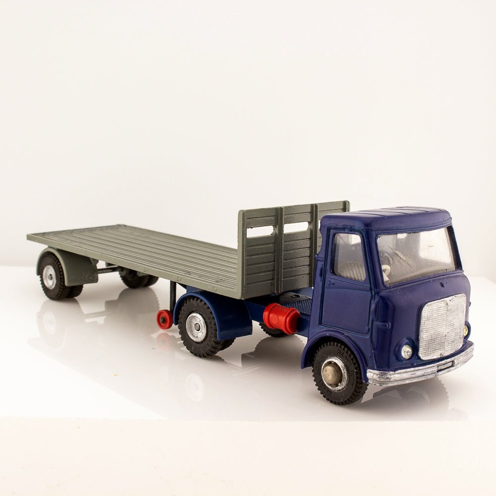 Dinky Toys Code 3 915 AEC Articulated Lorry with Flatbed Trailer Excellent Model