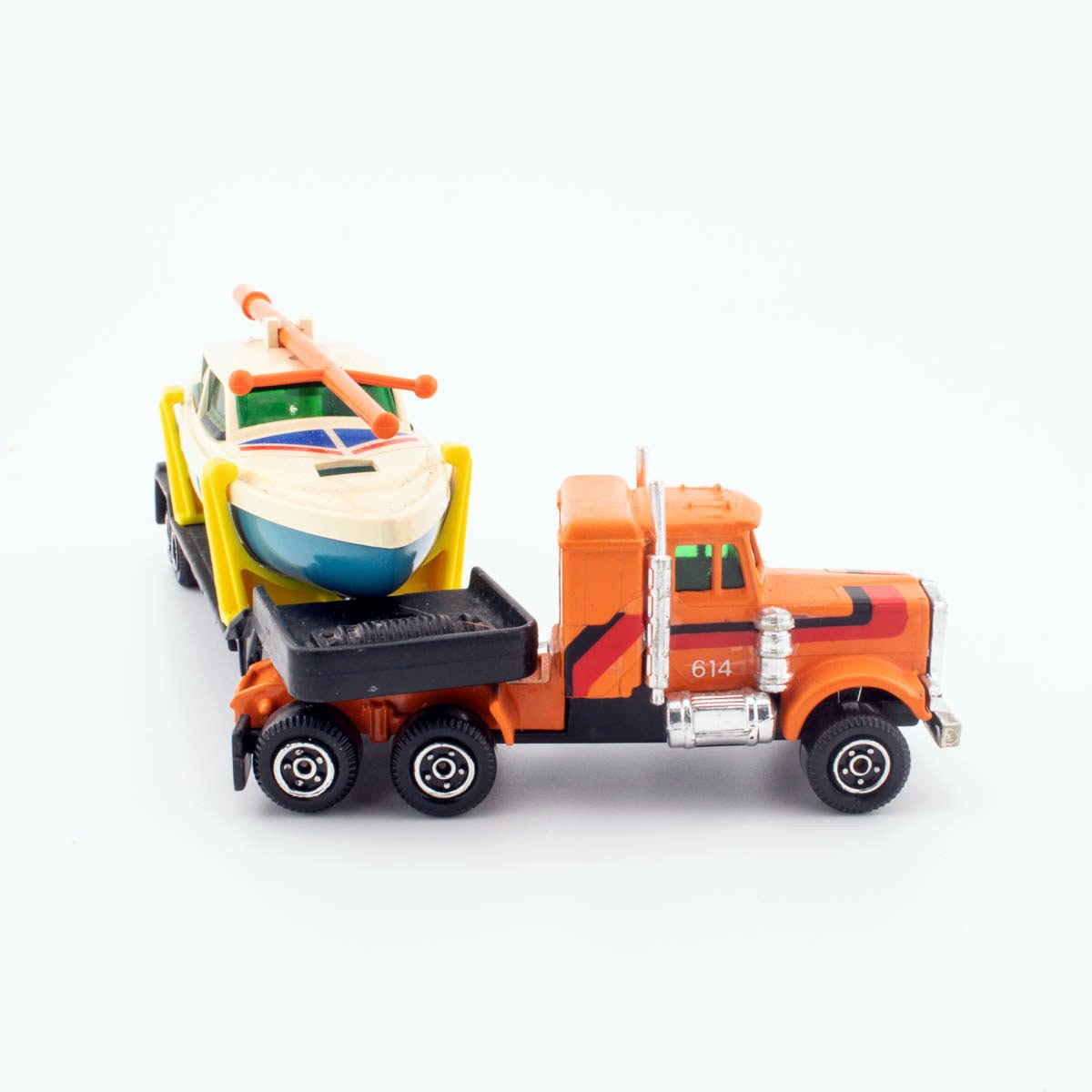 Guisval 1986 Kenworth W900 No.07012 BOAT TRANSPORT 1/64th Scale Diecast Model - DT Collectable Toys
