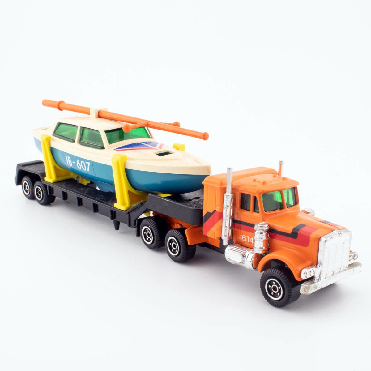 Guisval 1986 Kenworth W900 No.07012 BOAT TRANSPORT 1/64th Scale Diecast Model - DT Collectable Toys