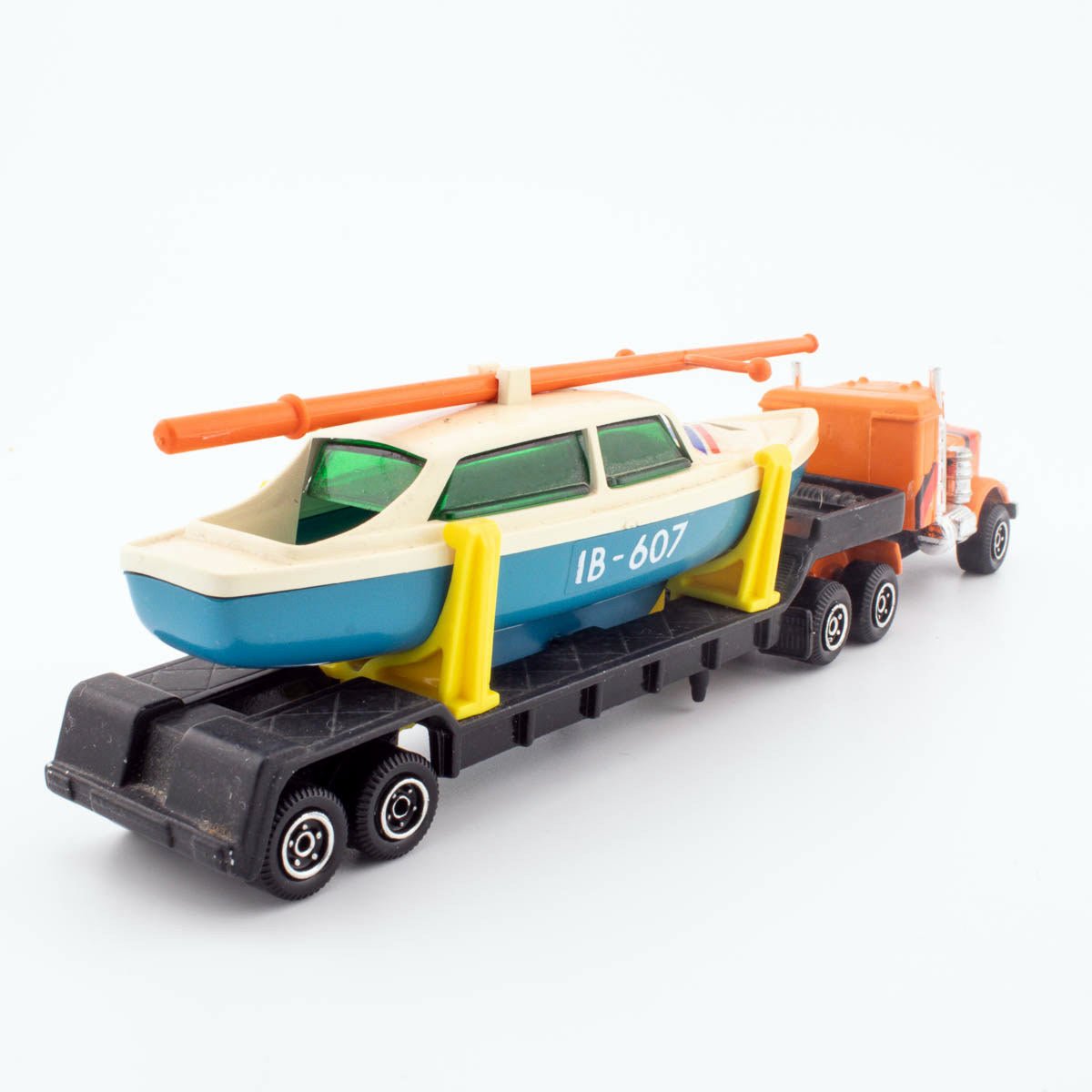 Guisval 1986 Kenworth W900 No.07012 BOAT TRANSPORT 1/64th Scale Diecast Model - DT Collectable Toys