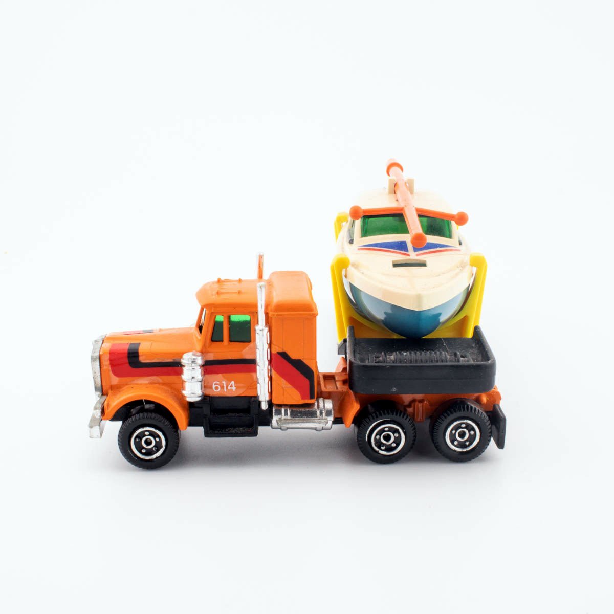 Guisval 1986 Kenworth W900 No.07012 BOAT TRANSPORT 1/64th Scale Diecast Model - DT Collectable Toys