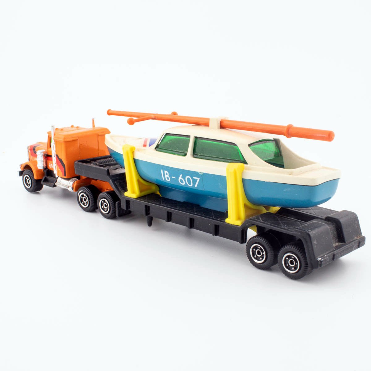 Guisval 1986 Kenworth W900 No.07012 BOAT TRANSPORT 1/64th Scale Diecast Model - DT Collectable Toys