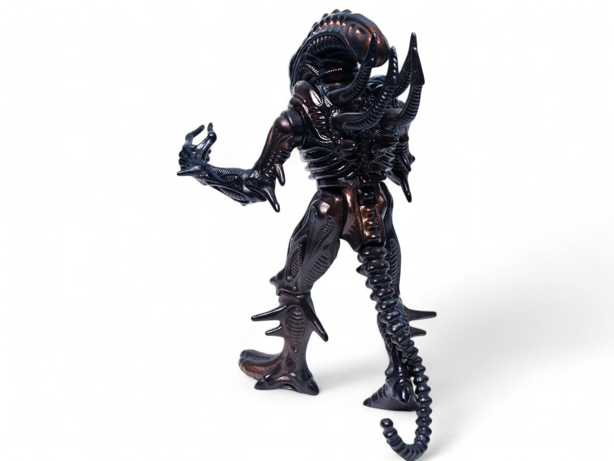 Kenner Aliens 1992 Scorpion Alien with Face Hugger Near Mint Complete Action Figure