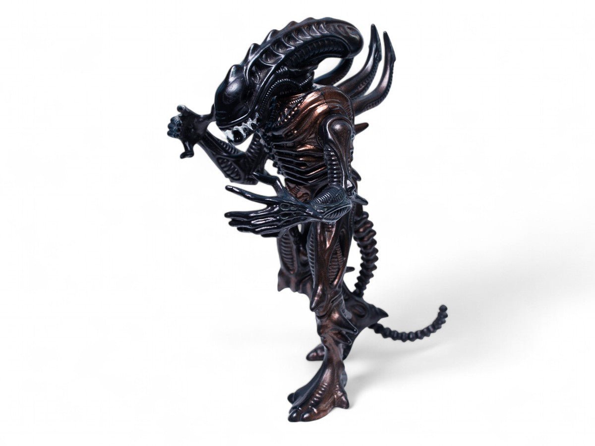 Kenner Aliens 1992 Scorpion Alien with Face Hugger Near Mint Complete Action Figure