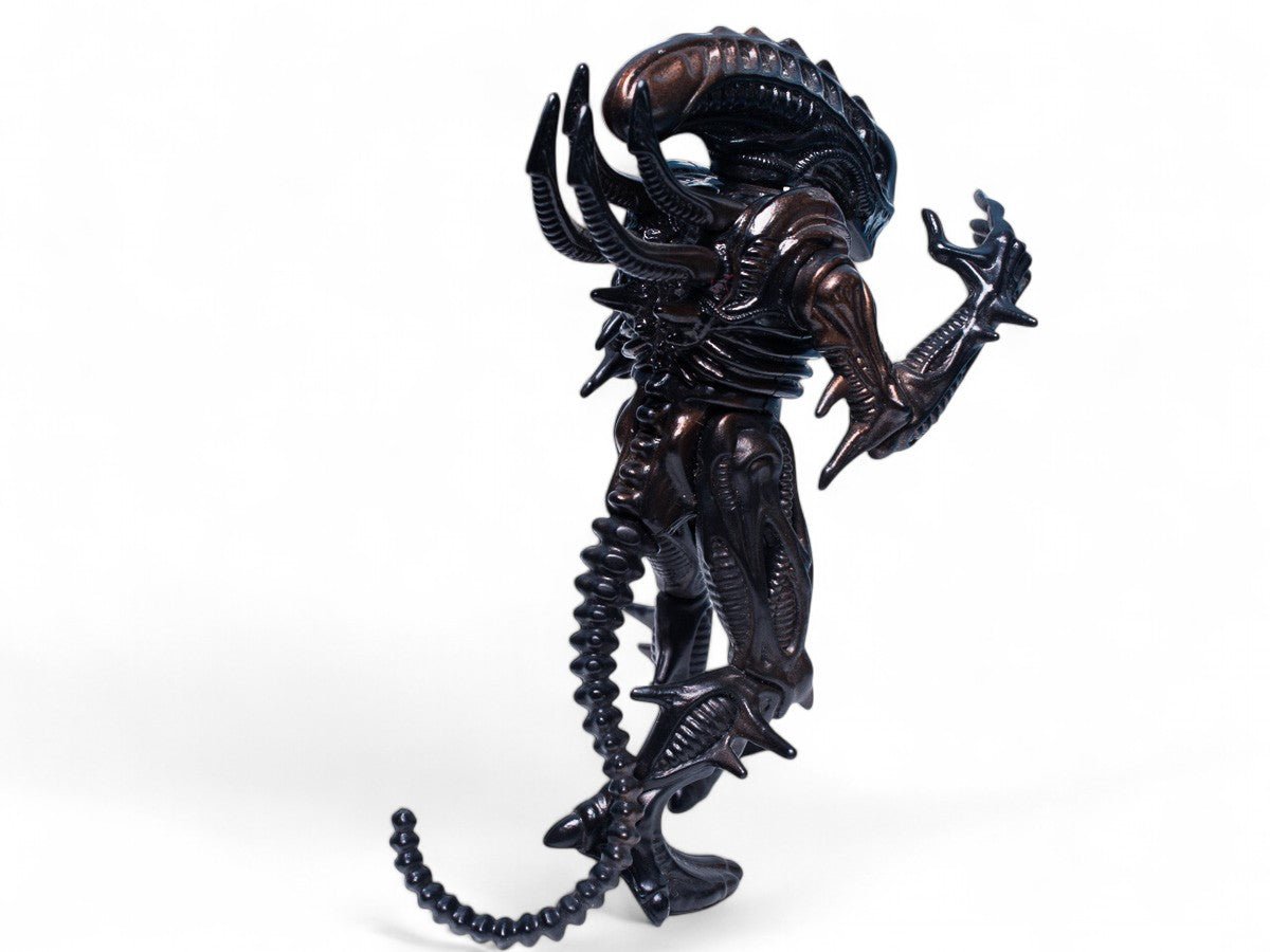Kenner Aliens 1992 Scorpion Alien with Face Hugger Near Mint Complete Action Figure