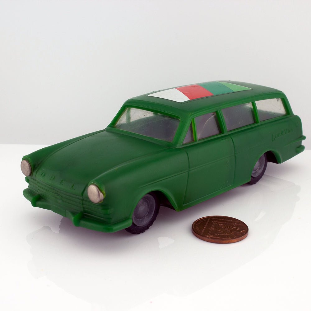 Lemezarugyar Friction 1960's Opel Caravan 1:24 Scale Plastic & Tinplate Model
