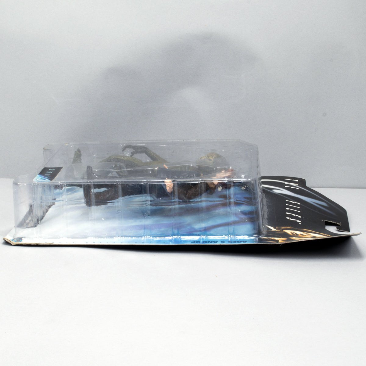 McFarlane Toys X - Files DANA SKULLY & Alien Fight the Future Series 1 Figure Pk Action Figure Picture 4