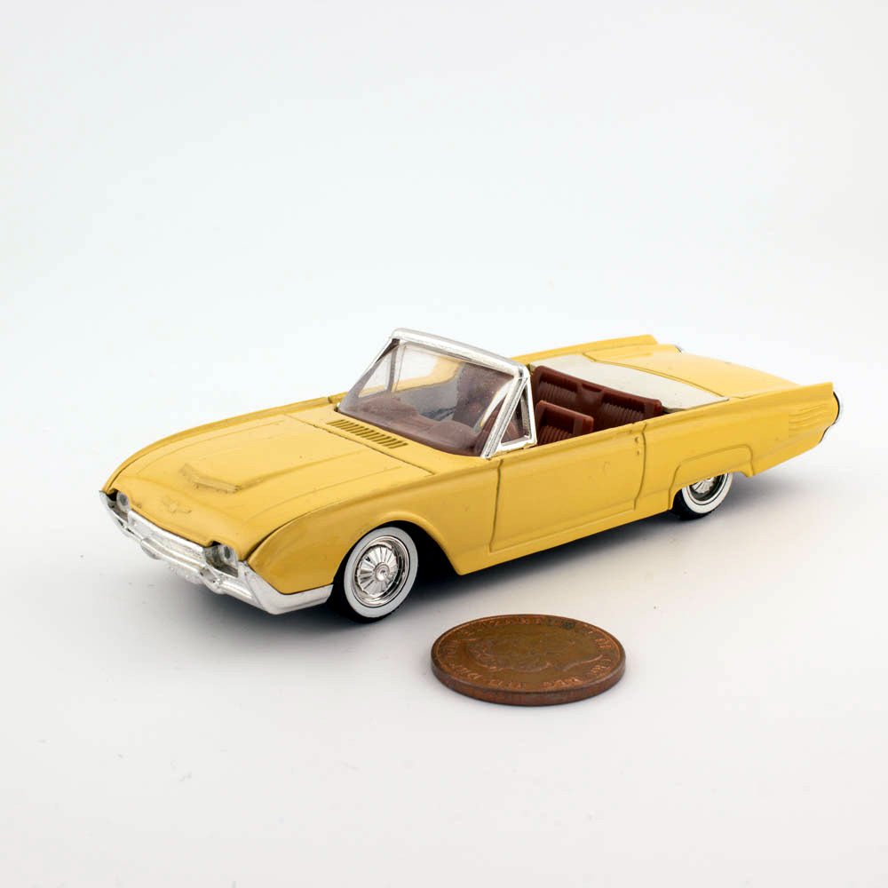 Solido Age d'or 4504 1/43 Scale 1961 Ford Thunderbird, Near Mint Condition