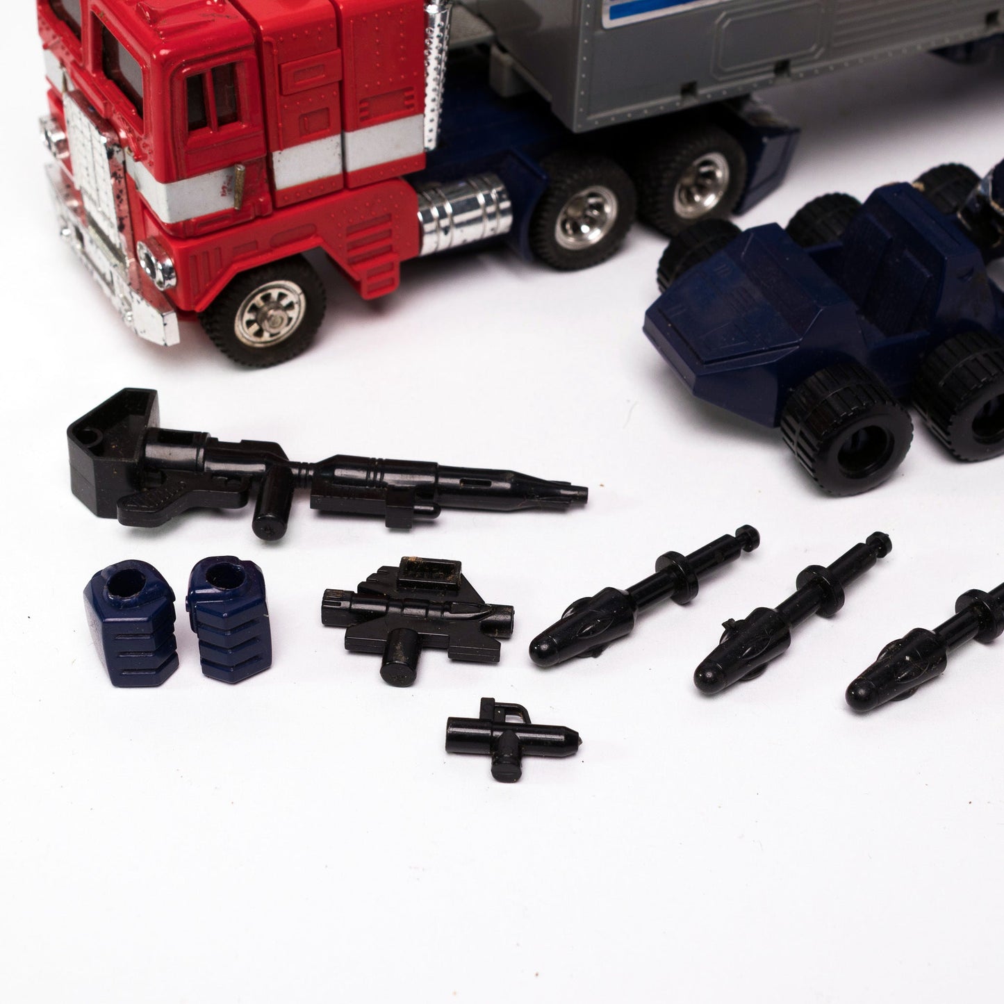 Transformers G1 Autobot Leader OPTIMUS PRIME Vintage 1984 Made in France Pre - Owned Picture 2