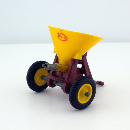 Britains 9538 Vicon Vari-Spreader, 1:32 Scale Farm Implement in Good Condition