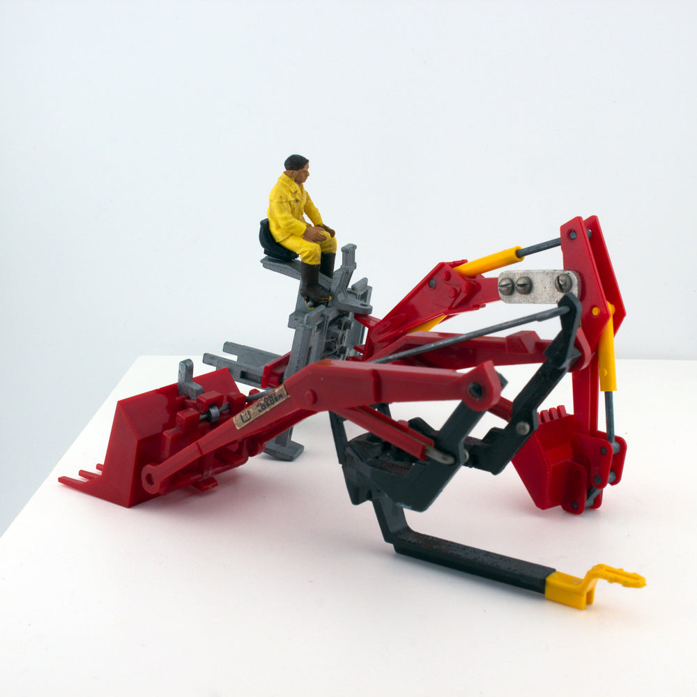 Britains 9552 Massey Ferguson 595 & Front & Rear Attachments 1:32 Scale Tractor