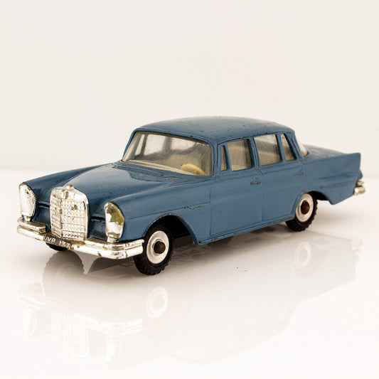 Dinky Toys 186 Mercedes-Benz 220 SE Excellent Vintage Diecast Model