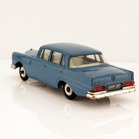 Dinky Toys 186 Mercedes-Benz 220 SE Excellent Vintage Diecast Model