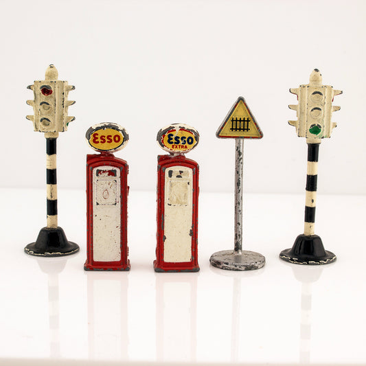 Dinky Toys Traffic Lights, Signs & Fuel Pumps Excellent Vintage Diecast Models