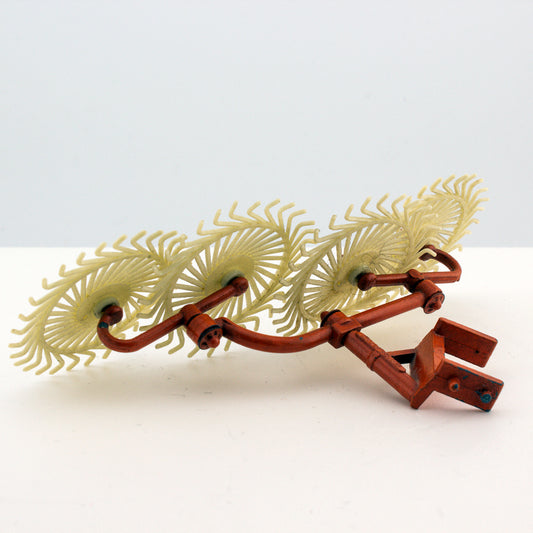 Britains 9537 Acrobat Rake, 1:32 Scale High Speed Hay Tedder, Farm Implement