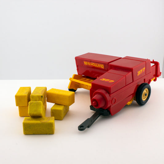 Britains 9556 New Holland 377 Hay Baler, 1:32 Scale Farm Implement, Excellent