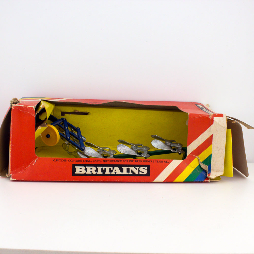 Britains 9546 Ploughs Charrues & Pfluge, 1:32 Scale Farm Implements, Excellent