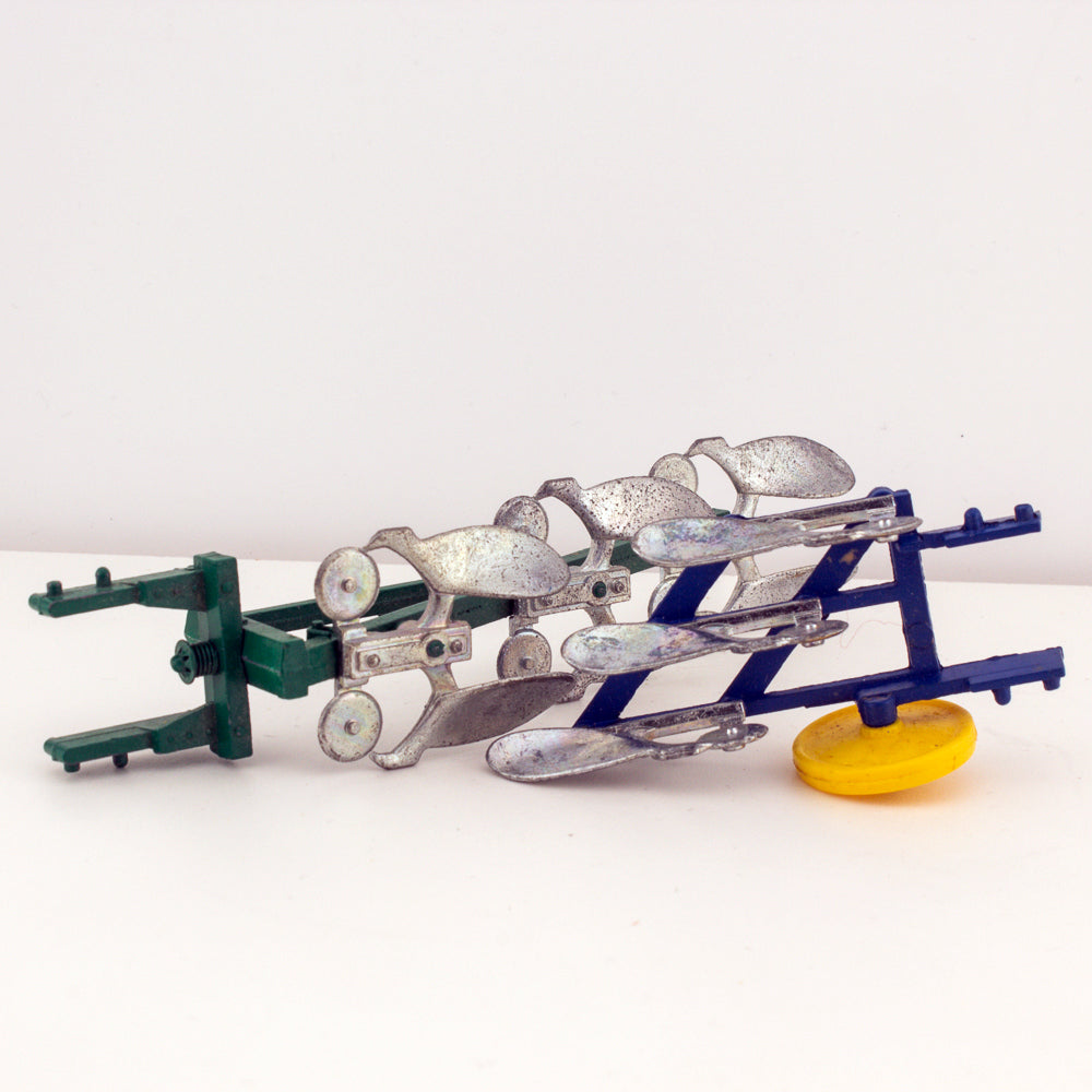 Britains 9546 Ploughs Charrues & Pfluge, 1:32 Scale Farm Implements, Excellent