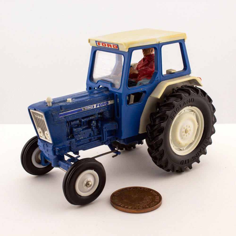 Britains 9524 Ford 6600, 1:32 Scale Tractor In Very Good Condition, Loose