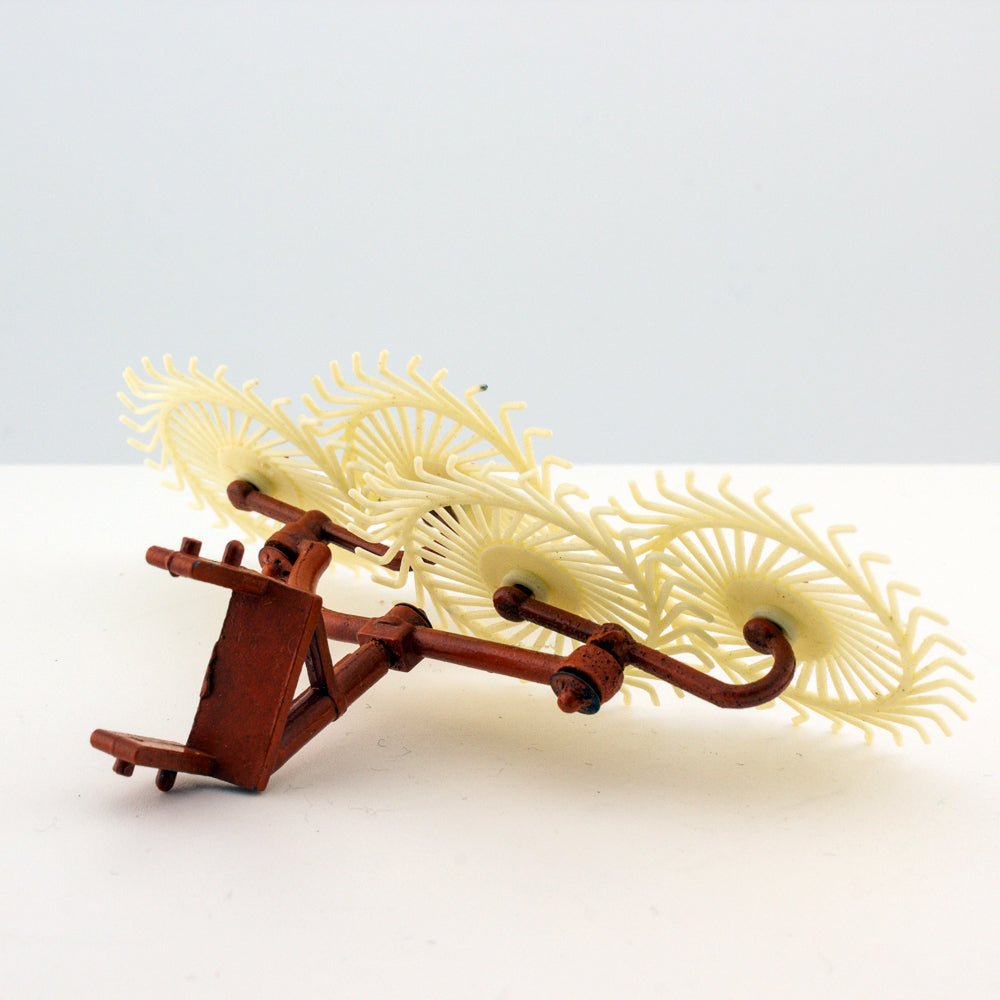Britains 9537 Acrobat Rake, High Speed Hay Tedder 1:32 Scale Farm Implement