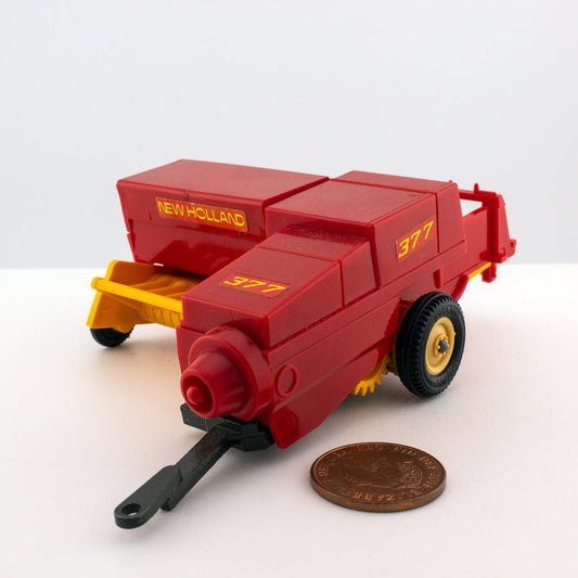 Britains 9556 New Holland 377 Hay Baler, 1:32 Scale Farm Implement, Excellent