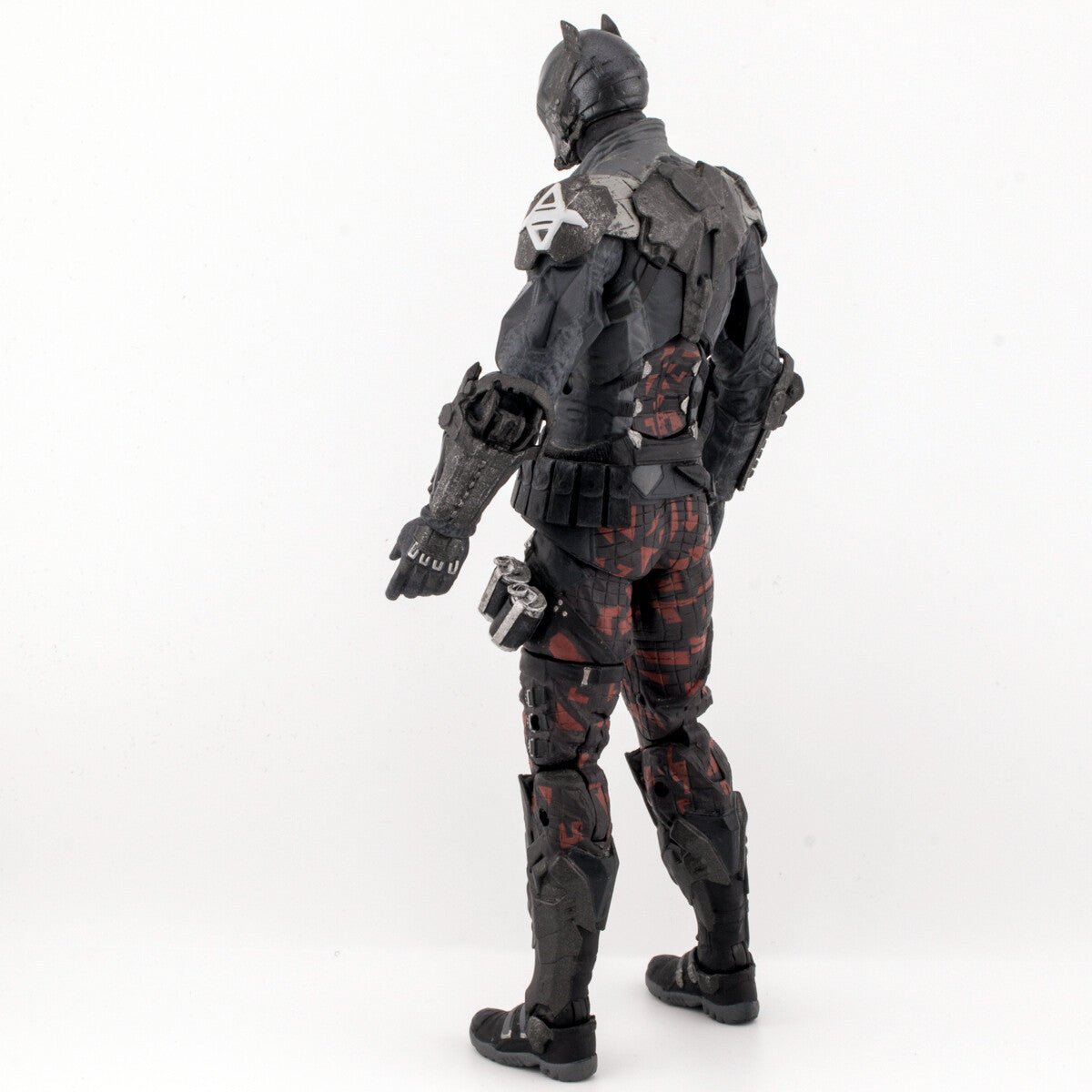 DC Collectibles Batman Arkham Knight 2015 Arkham Knight Figure Excellent - DT Collectable Toys