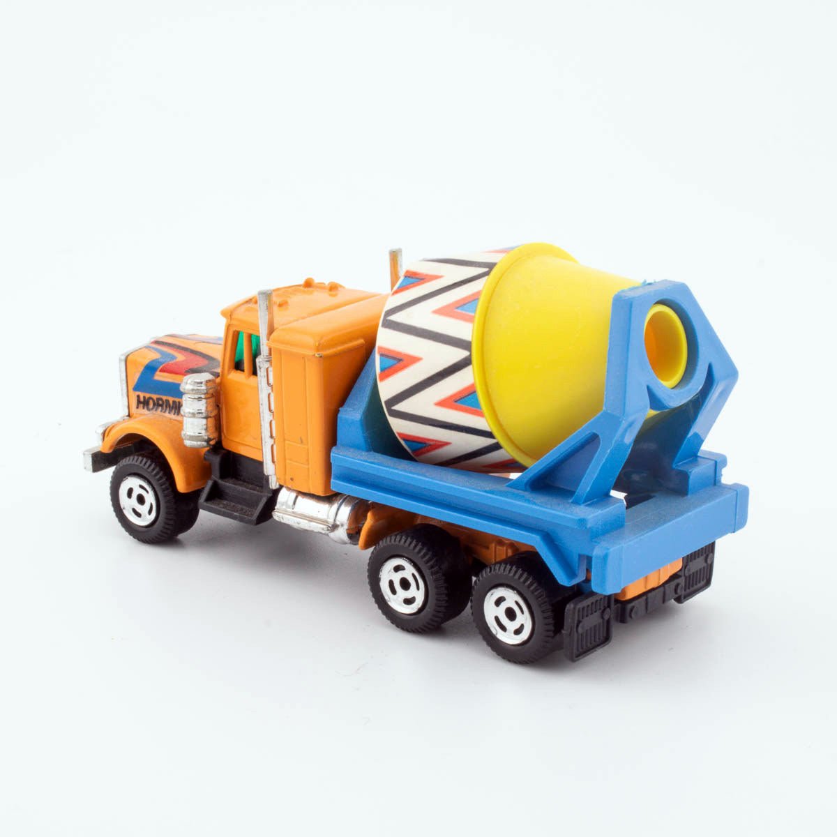 Guisval 1984 Kenworth W900 No.74 CEMENT TRUCK MIB 1/64th Scale Diecast Model - DT Collectable Toys