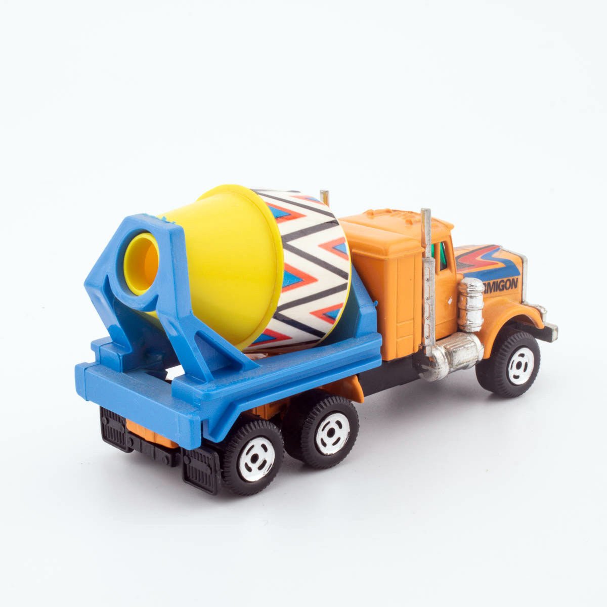 Guisval 1984 Kenworth W900 No.74 CEMENT TRUCK MIB 1/64th Scale Diecast Model - DT Collectable Toys