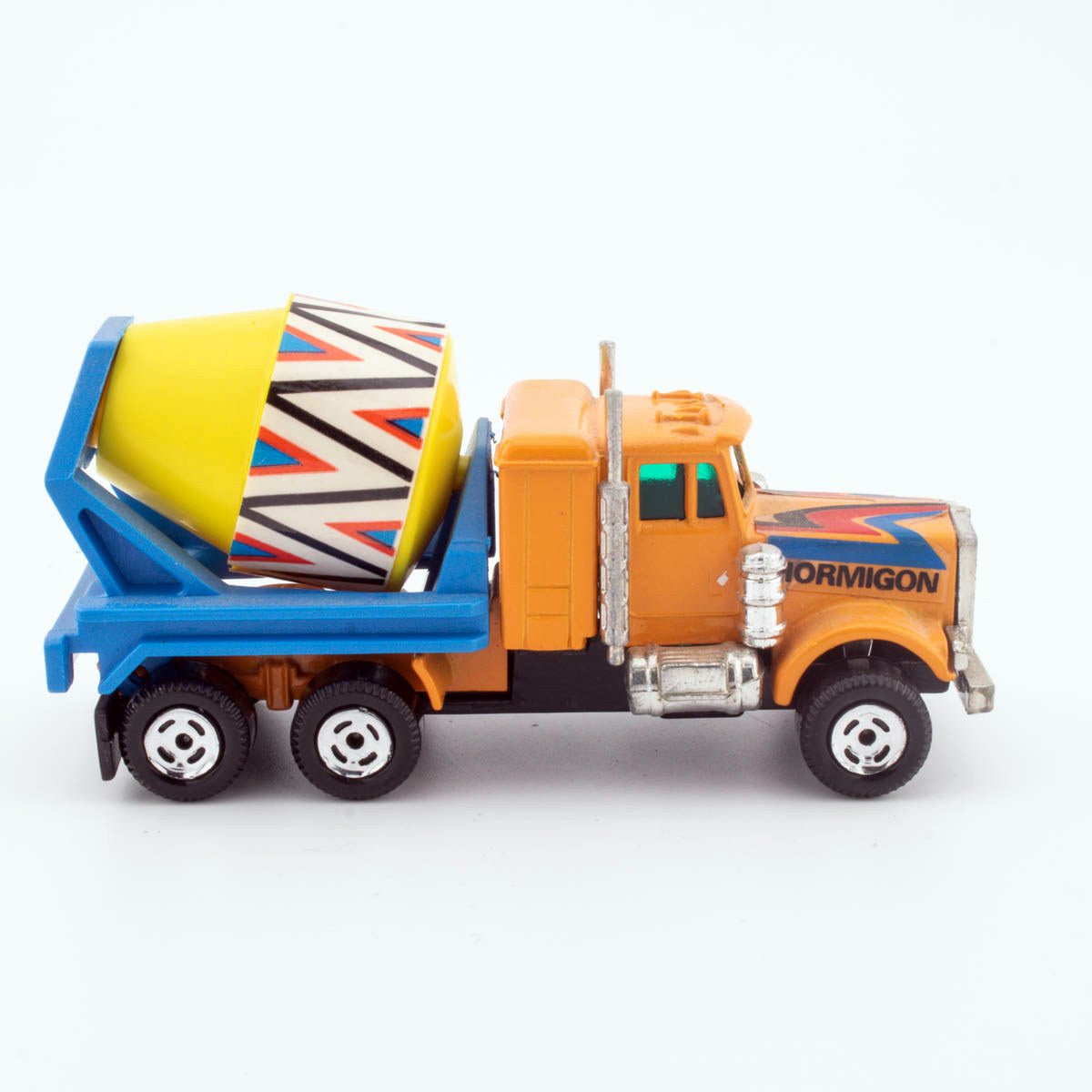 Guisval 1984 Kenworth W900 No.74 CEMENT TRUCK MIB 1/64th Scale Diecast Model - DT Collectable Toys