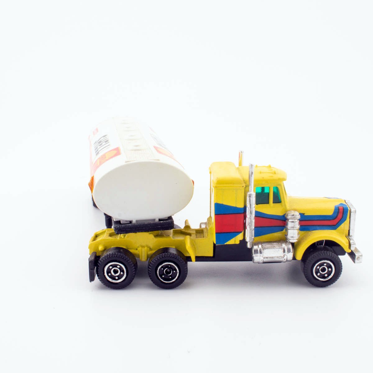 Guisval 1985 Kenworth W900 No.664 SHELL TANKER MIB 1/64th Scale Diecast Model - DT Collectable Toys