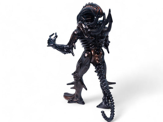 Kenner Aliens 1992 Scorpion Alien with Face Hugger Near Mint Complete Action Figure
